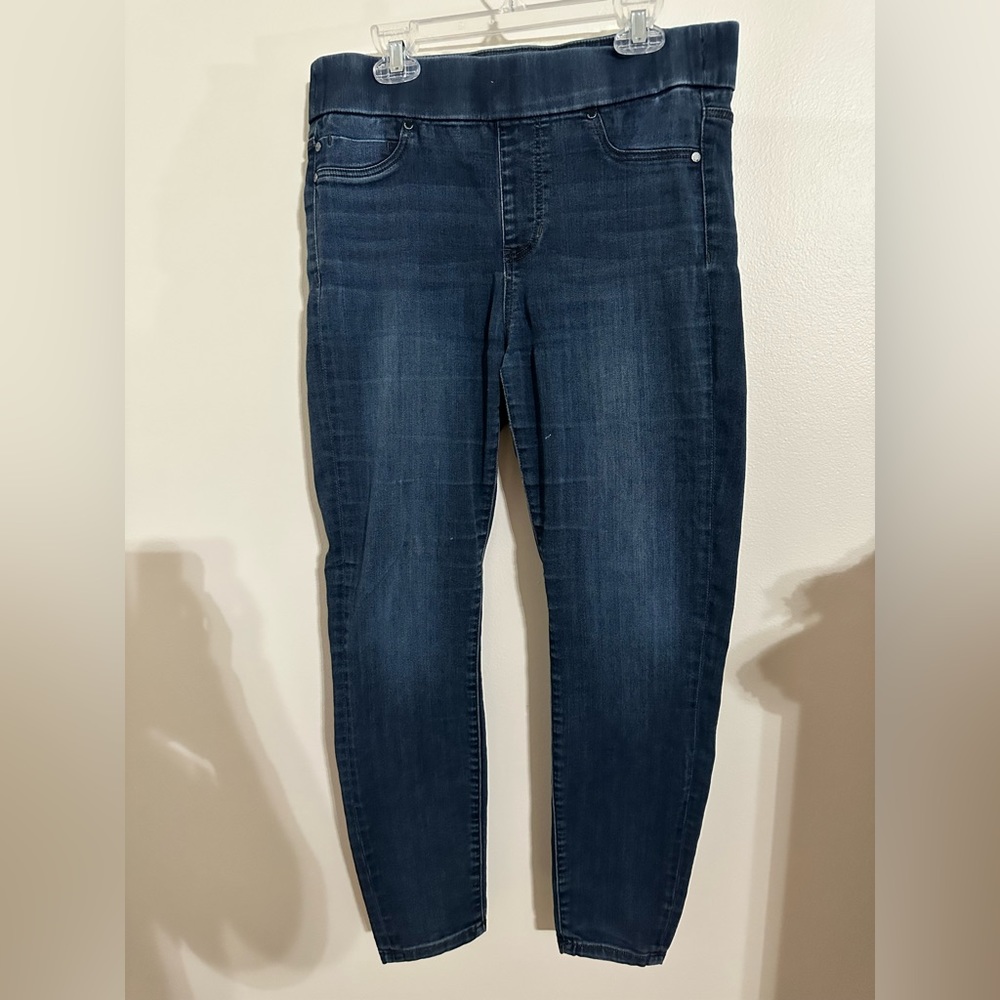 Liverpool dark washed jeans. Stretch waist. Size 6/28